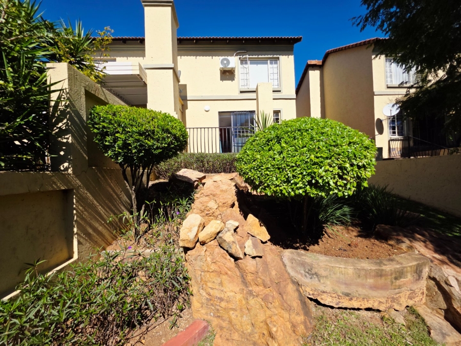 2 Bedroom Property for Sale in La Montagne Gauteng