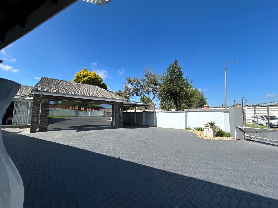 To Let 3 Bedroom Property for Rent in Sunward Park Gauteng