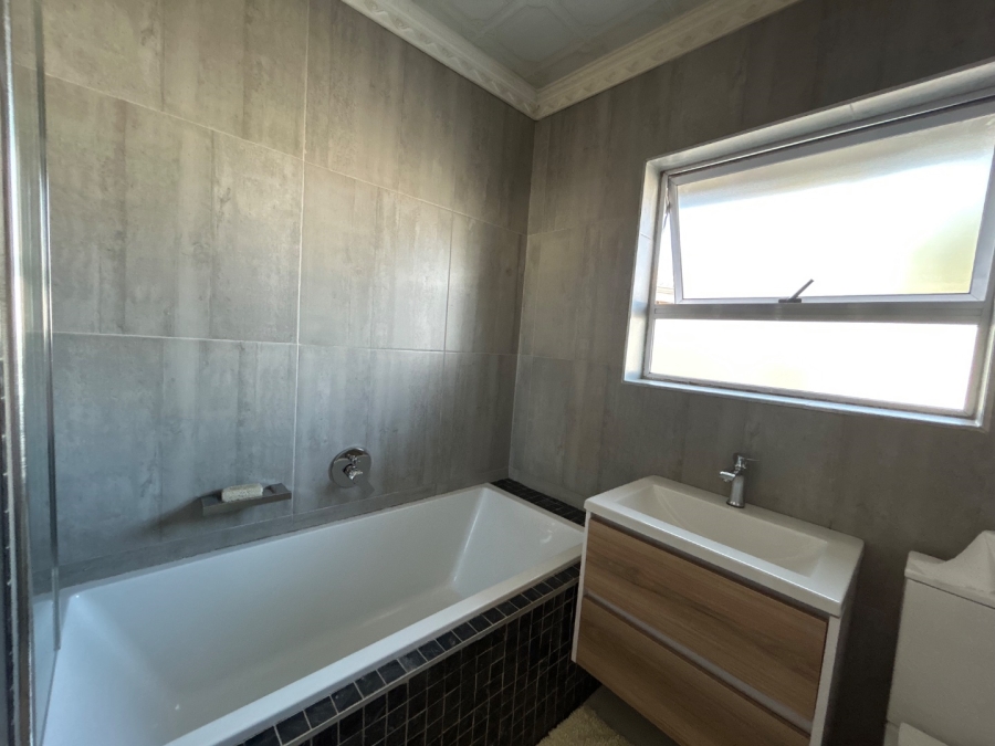 To Let 3 Bedroom Property for Rent in Sunward Park Gauteng