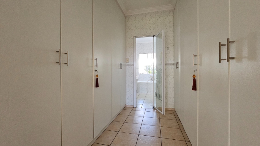 3 Bedroom Property for Sale in Three Rivers Proper Gauteng