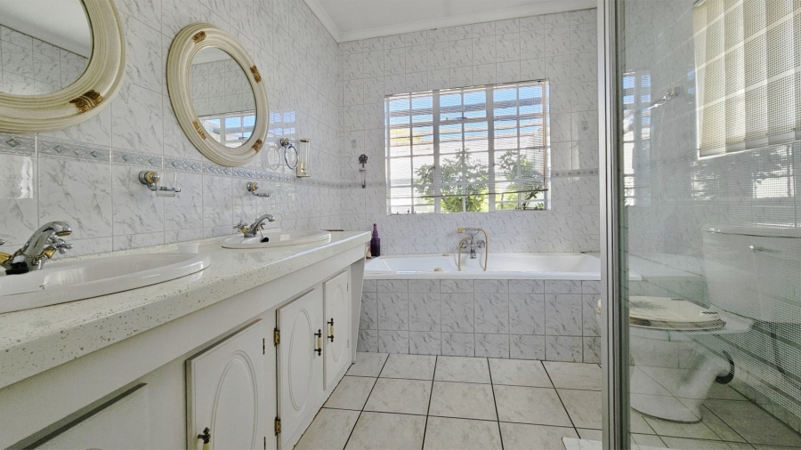 3 Bedroom Property for Sale in Three Rivers Proper Gauteng