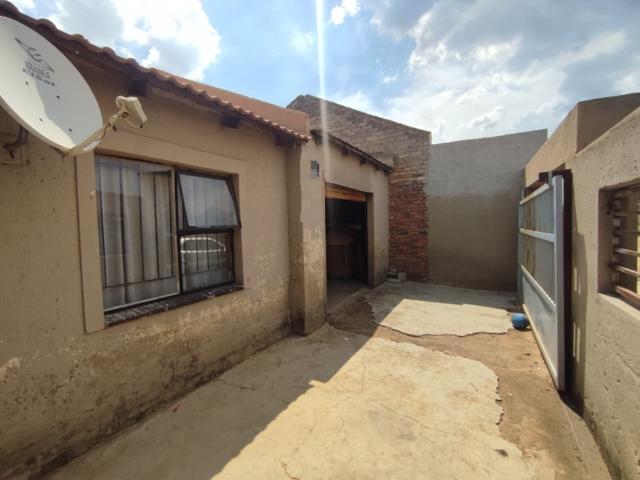 4 Bedroom Property for Sale in Cloverdene Gauteng