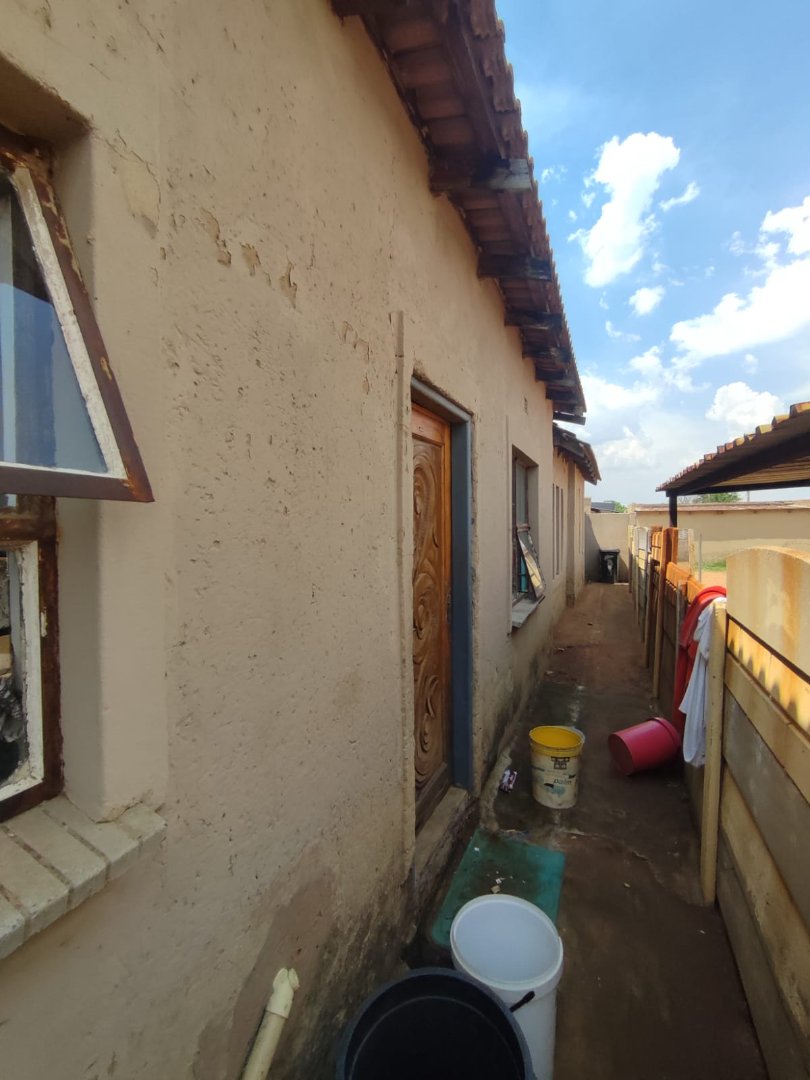 4 Bedroom Property for Sale in Cloverdene Gauteng