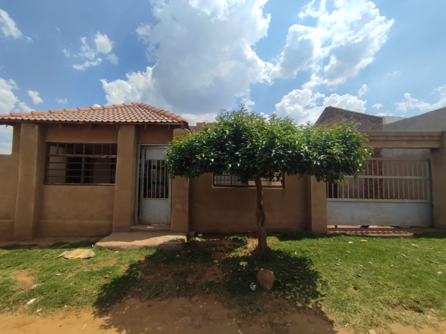 4 Bedroom Property for Sale in Cloverdene Gauteng
