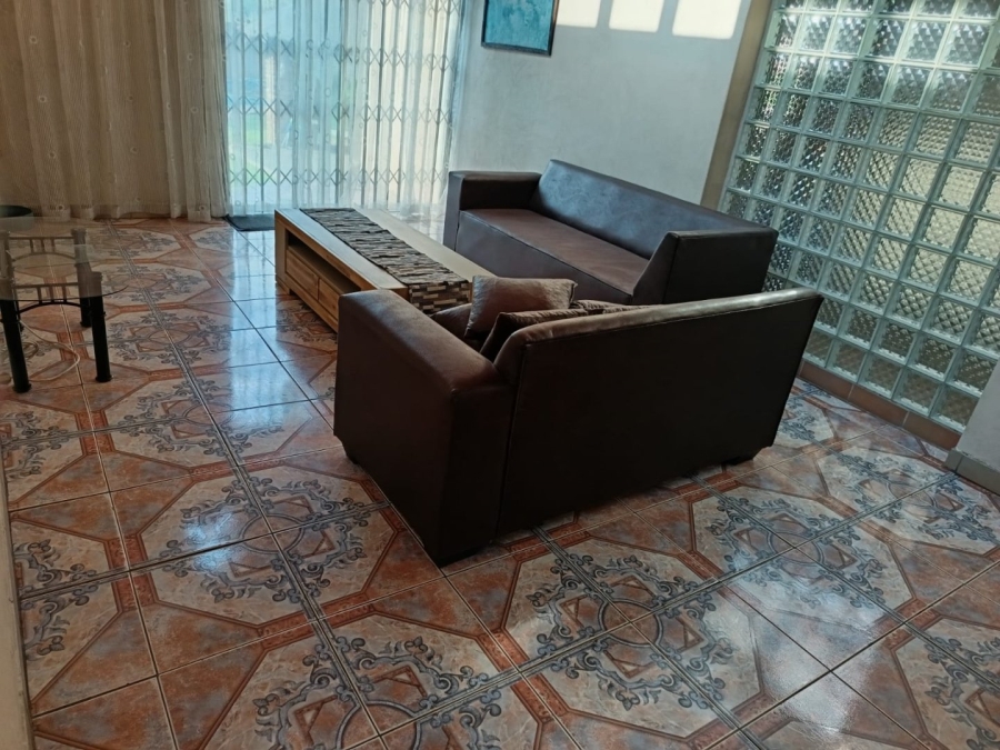 5 Bedroom Property for Sale in Rooihuiskraal Gauteng