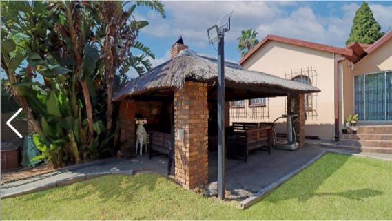 5 Bedroom Property for Sale in Rooihuiskraal Gauteng
