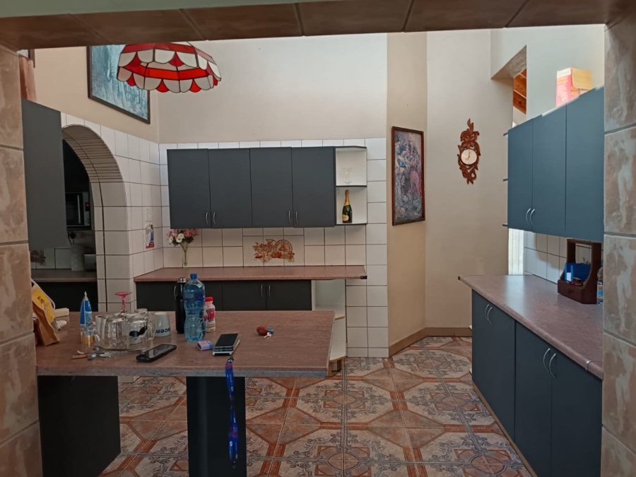 5 Bedroom Property for Sale in Rooihuiskraal Gauteng