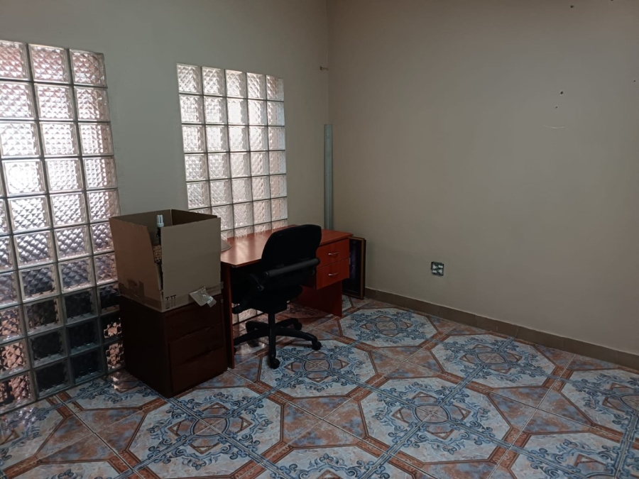 5 Bedroom Property for Sale in Rooihuiskraal Gauteng