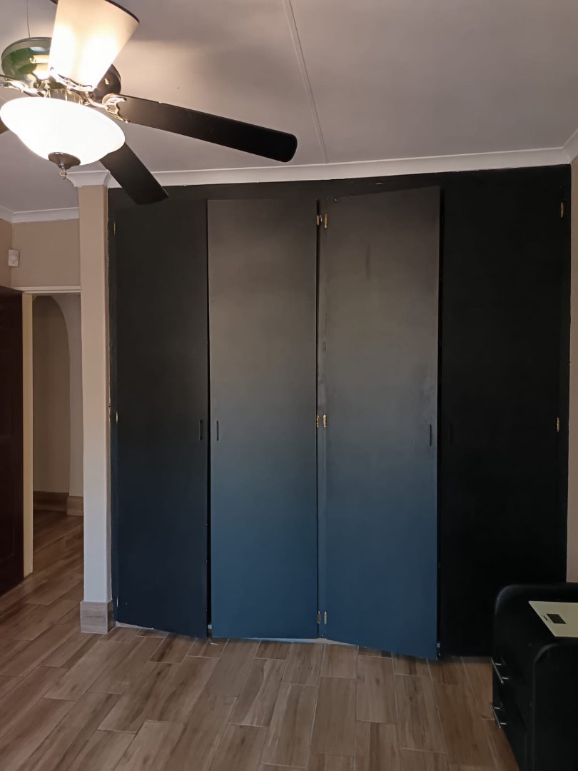 5 Bedroom Property for Sale in Rooihuiskraal Gauteng