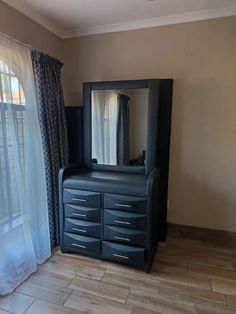 5 Bedroom Property for Sale in Rooihuiskraal Gauteng