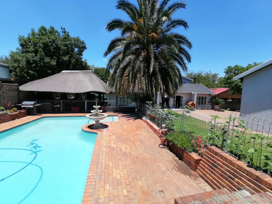 6 Bedroom Property for Sale in Vorna Valley Gauteng