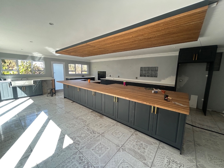 6 Bedroom Property for Sale in Vorna Valley Gauteng