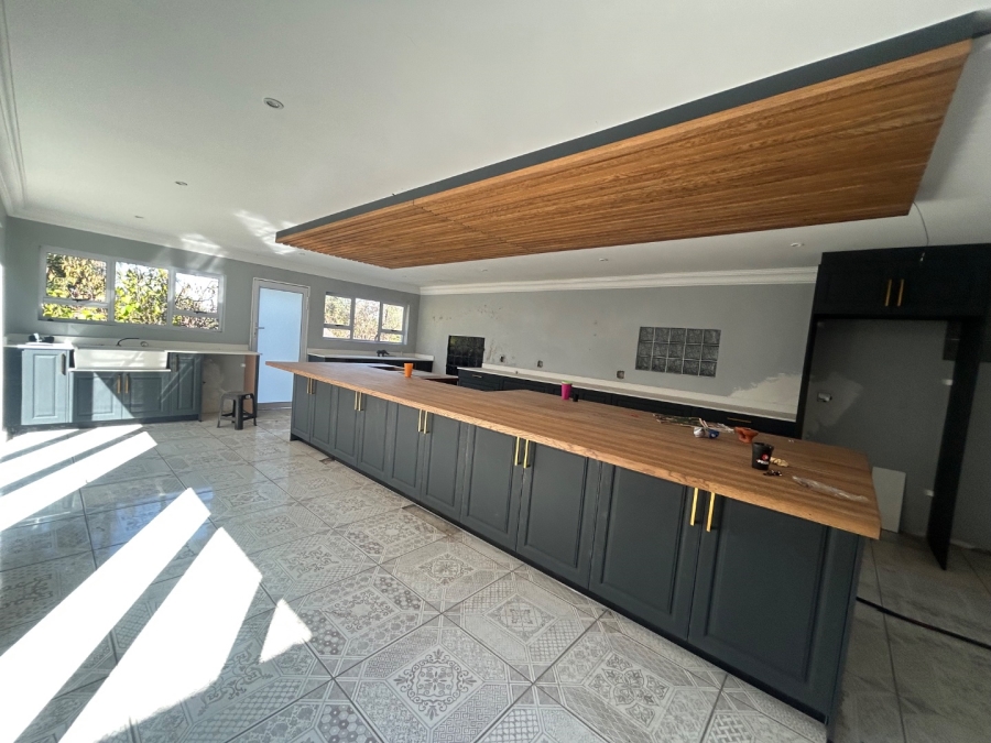 6 Bedroom Property for Sale in Vorna Valley Gauteng