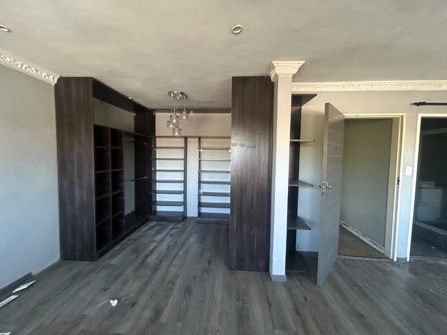 6 Bedroom Property for Sale in Vorna Valley Gauteng