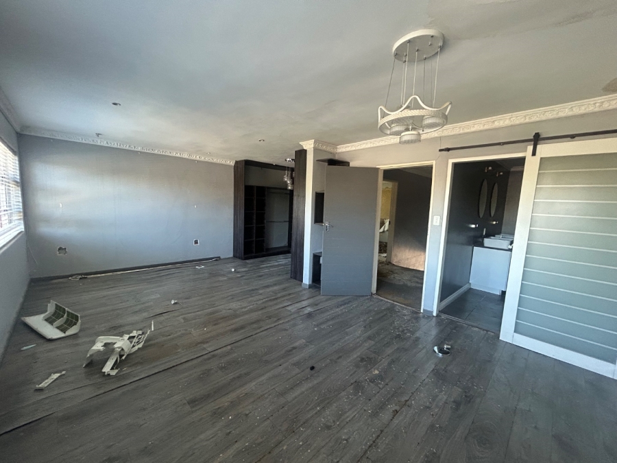 6 Bedroom Property for Sale in Vorna Valley Gauteng