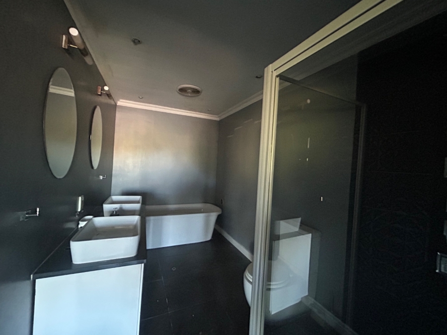 6 Bedroom Property for Sale in Vorna Valley Gauteng