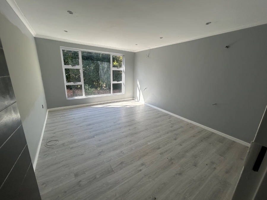 6 Bedroom Property for Sale in Vorna Valley Gauteng