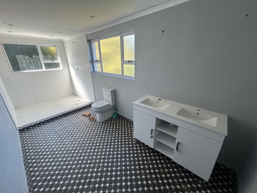 6 Bedroom Property for Sale in Vorna Valley Gauteng