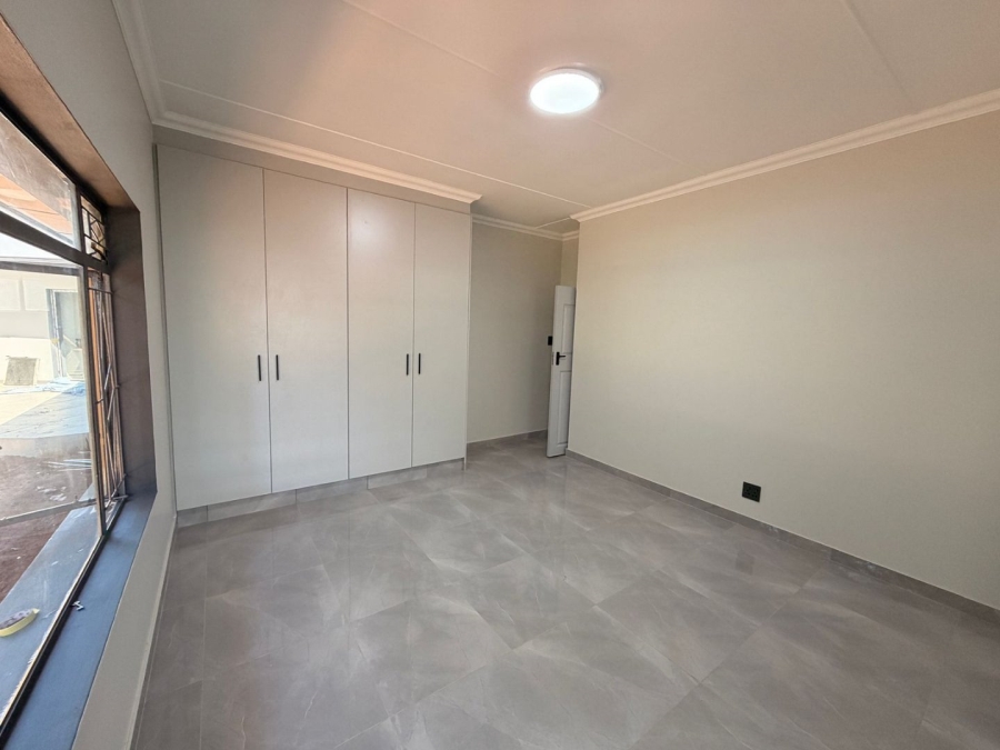  Bedroom Property for Sale in Annlin Gauteng
