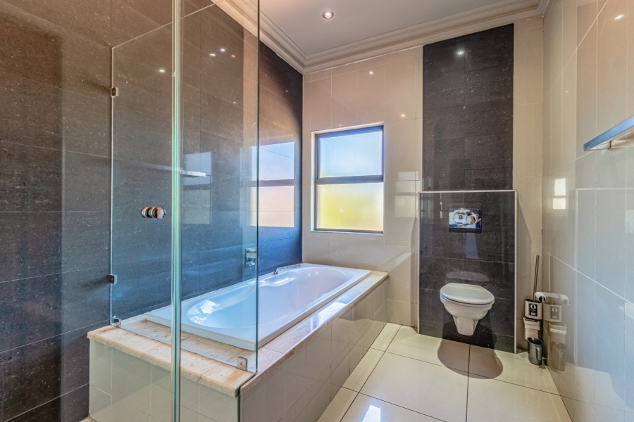6 Bedroom Property for Sale in Bedfordview Gauteng