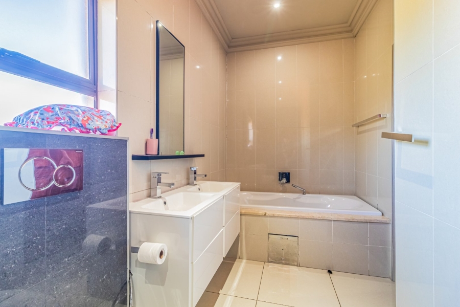6 Bedroom Property for Sale in Bedfordview Gauteng