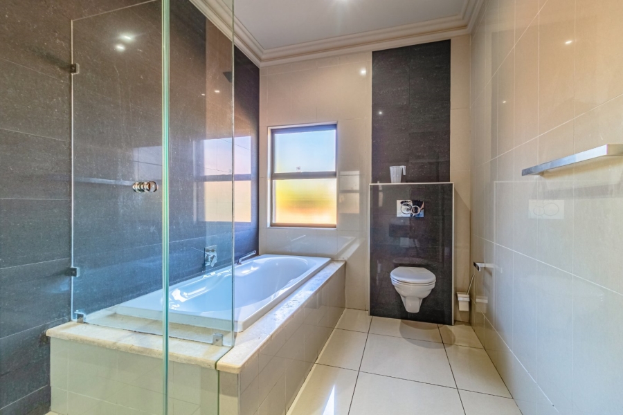 6 Bedroom Property for Sale in Bedfordview Gauteng