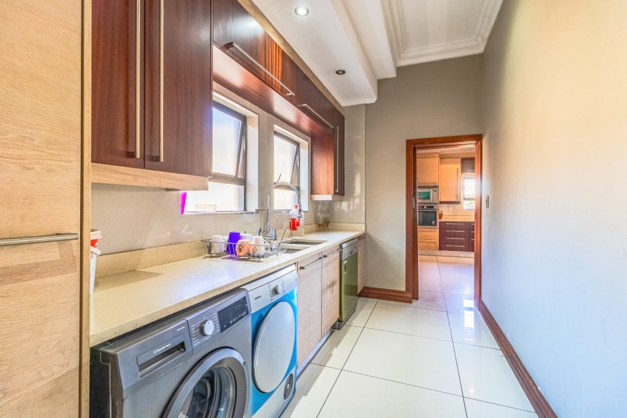 6 Bedroom Property for Sale in Bedfordview Gauteng