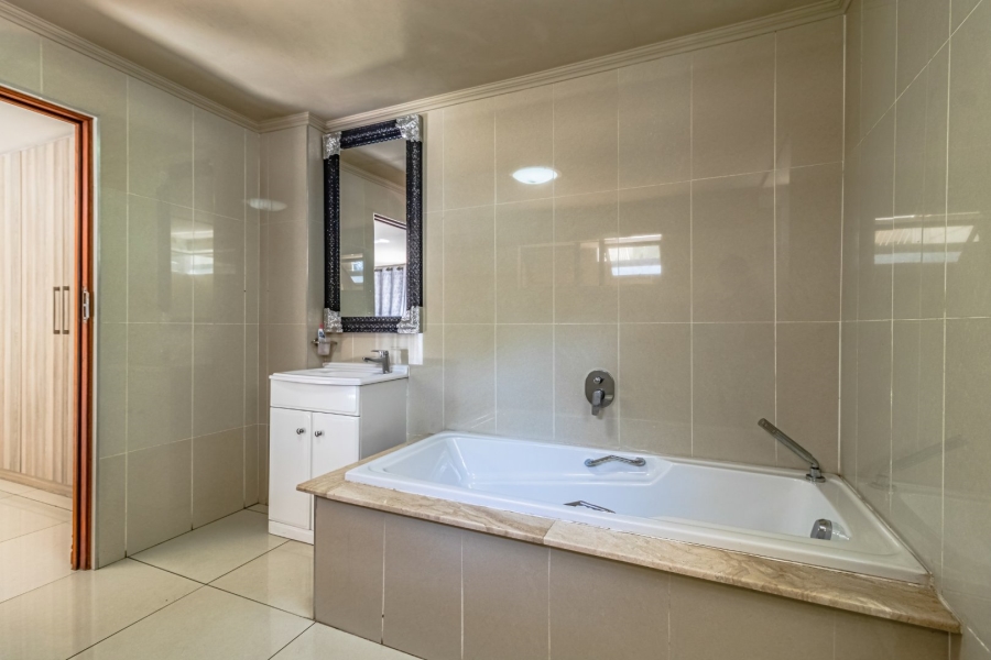 6 Bedroom Property for Sale in Bedfordview Gauteng