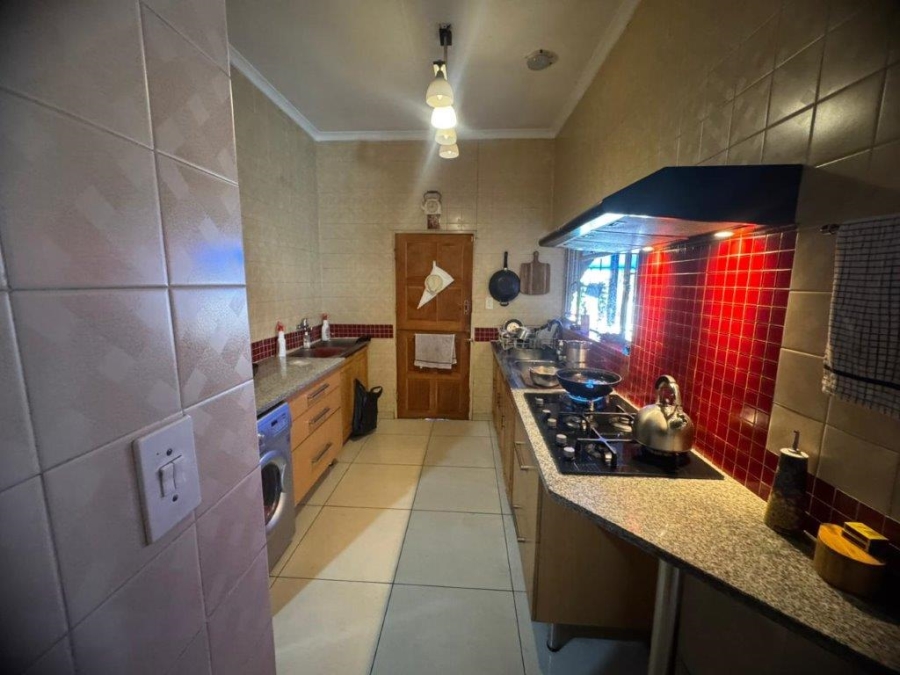 5 Bedroom Property for Sale in Mountain View Gauteng