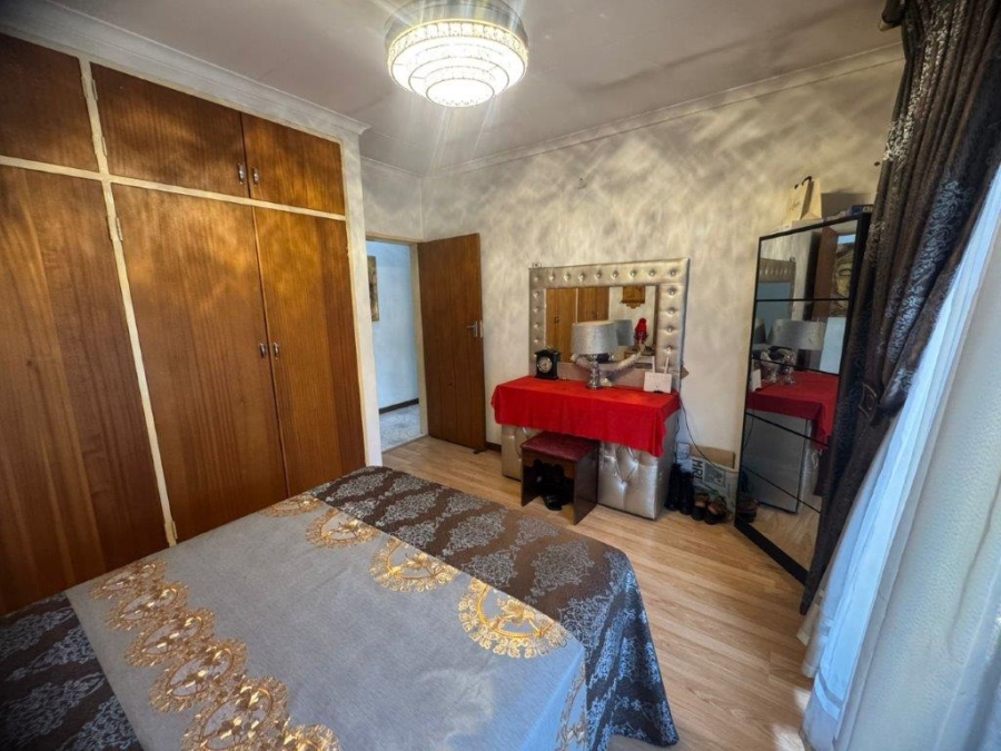 5 Bedroom Property for Sale in Mountain View Gauteng
