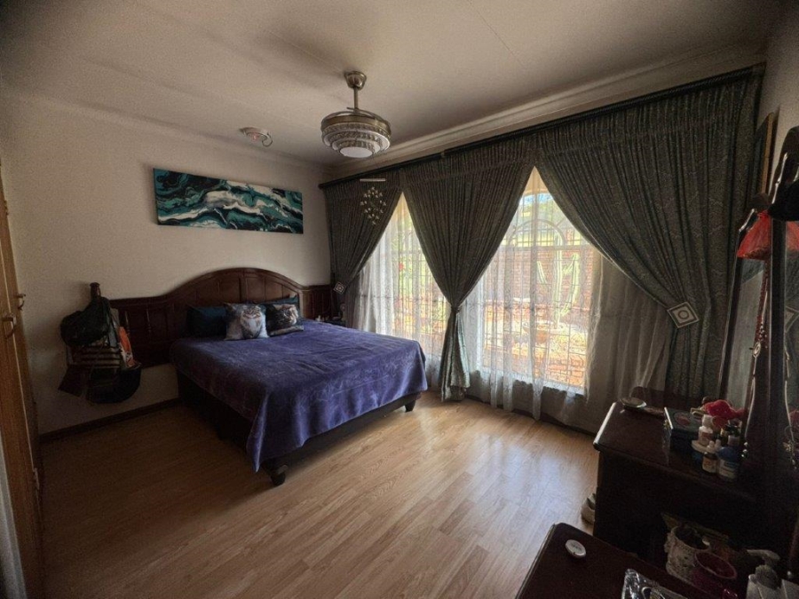 5 Bedroom Property for Sale in Mountain View Gauteng