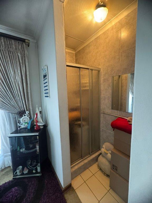 5 Bedroom Property for Sale in Mountain View Gauteng
