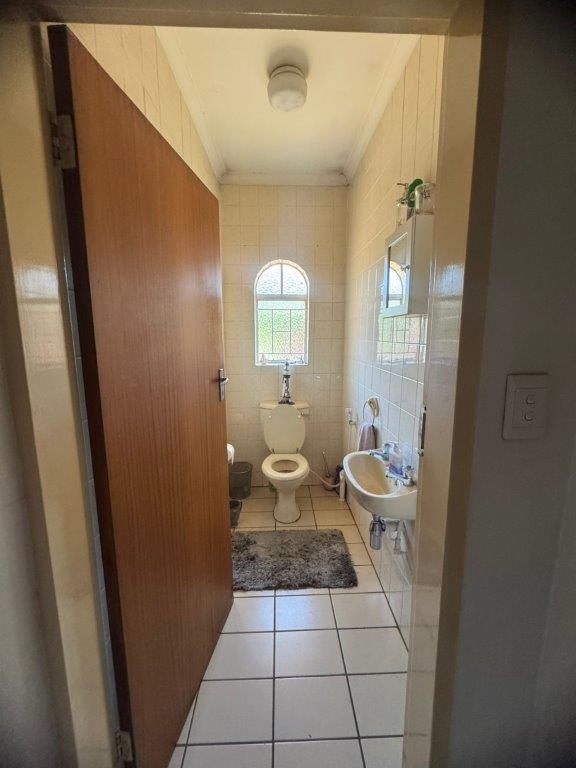 5 Bedroom Property for Sale in Mountain View Gauteng