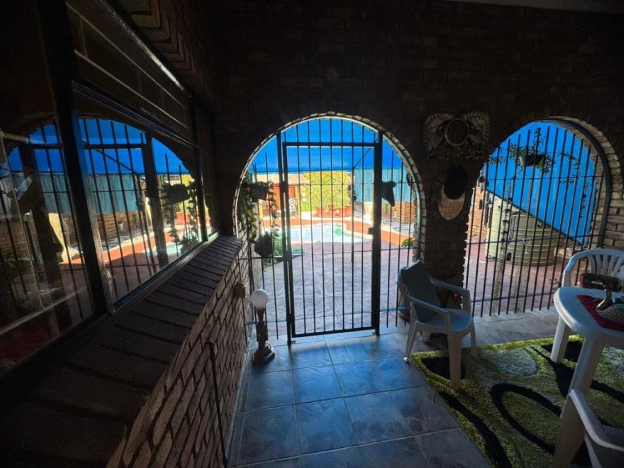 5 Bedroom Property for Sale in Mountain View Gauteng