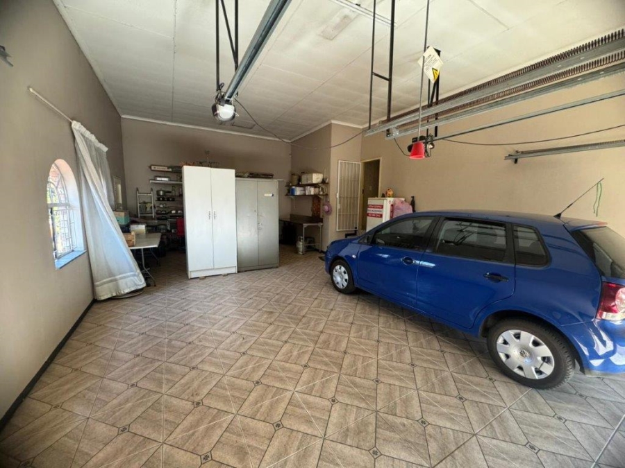 5 Bedroom Property for Sale in Mountain View Gauteng