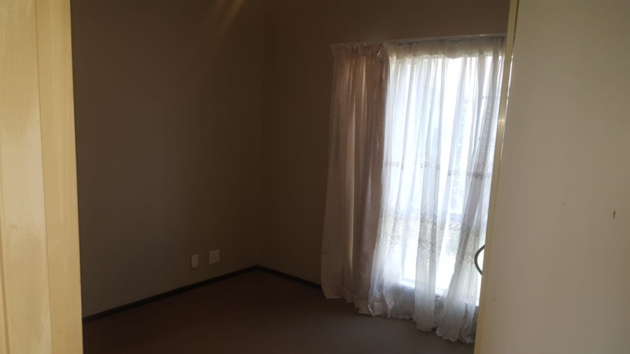 2 Bedroom Property for Sale in Grand Central Gauteng
