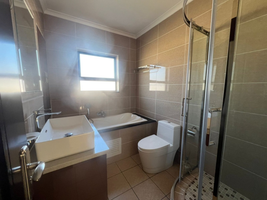 2 Bedroom Property for Sale in Blue Hills Gauteng