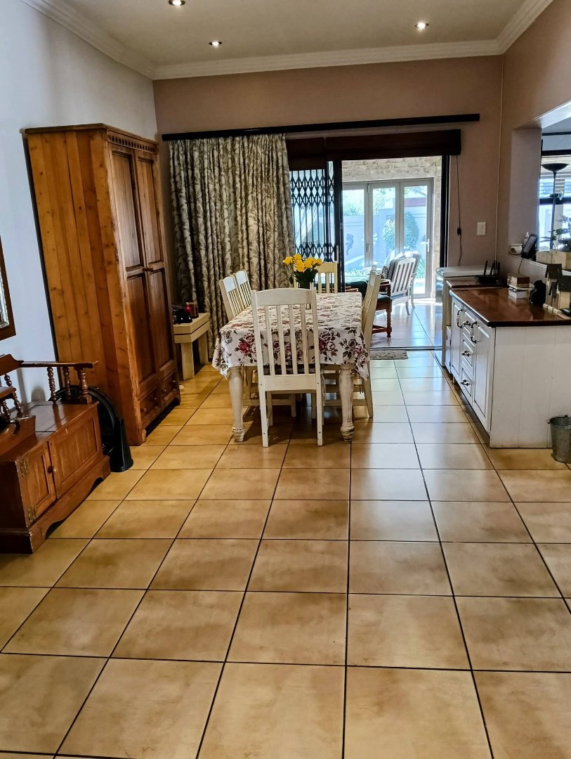 5 Bedroom Property for Sale in Amberfield Manor Gauteng