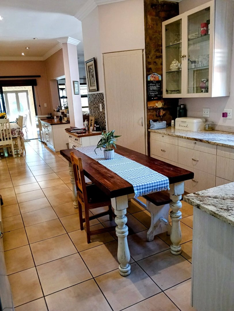 5 Bedroom Property for Sale in Amberfield Manor Gauteng