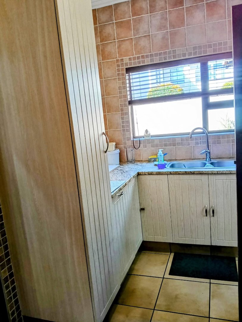 5 Bedroom Property for Sale in Amberfield Manor Gauteng