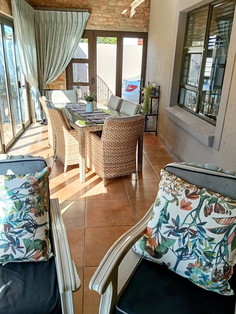 5 Bedroom Property for Sale in Amberfield Manor Gauteng