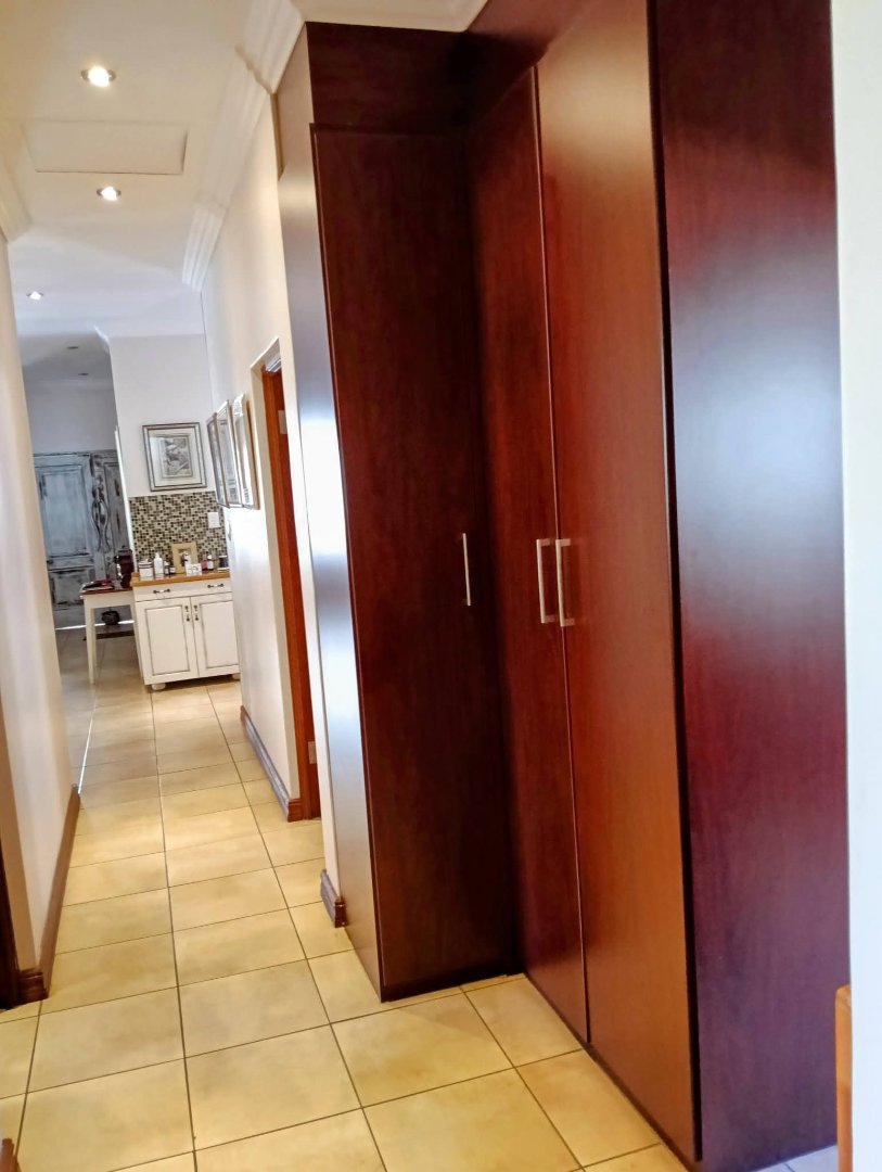 5 Bedroom Property for Sale in Amberfield Manor Gauteng
