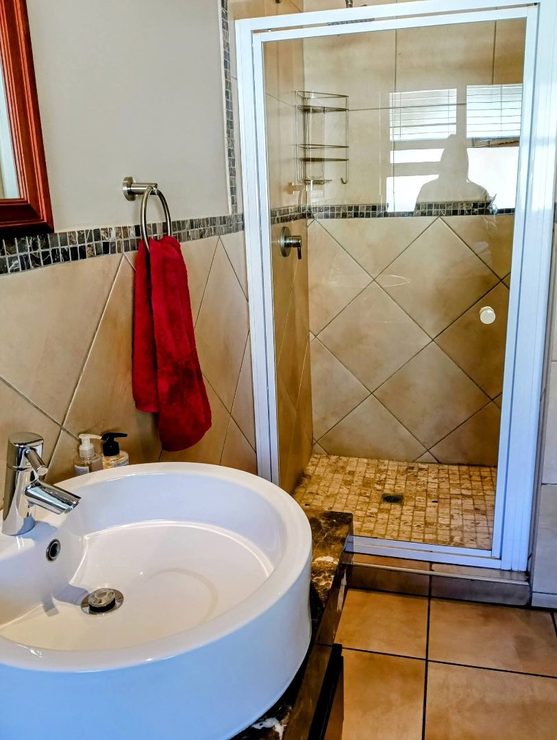 5 Bedroom Property for Sale in Amberfield Manor Gauteng
