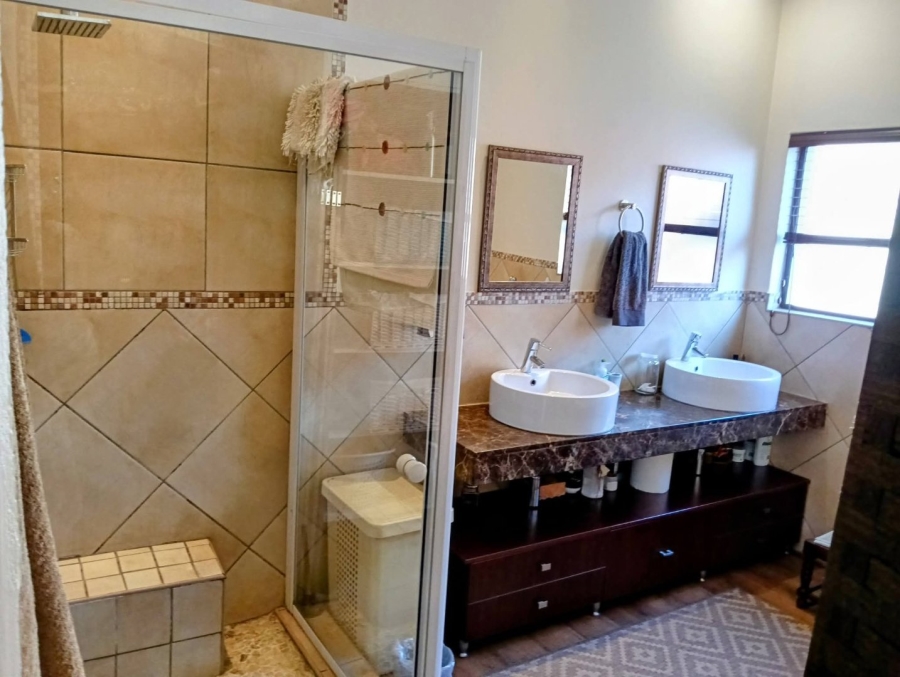 5 Bedroom Property for Sale in Amberfield Manor Gauteng