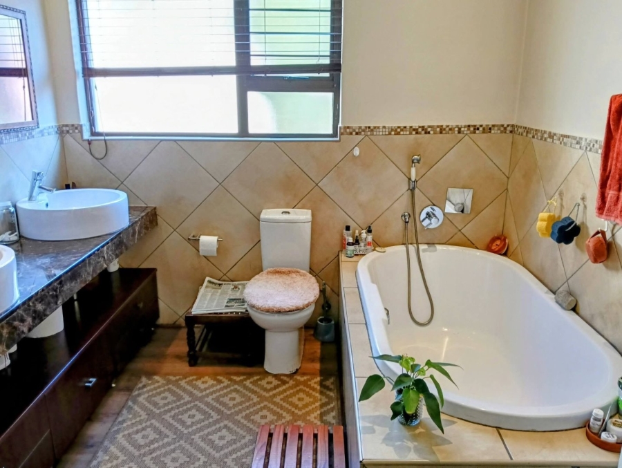 5 Bedroom Property for Sale in Amberfield Manor Gauteng