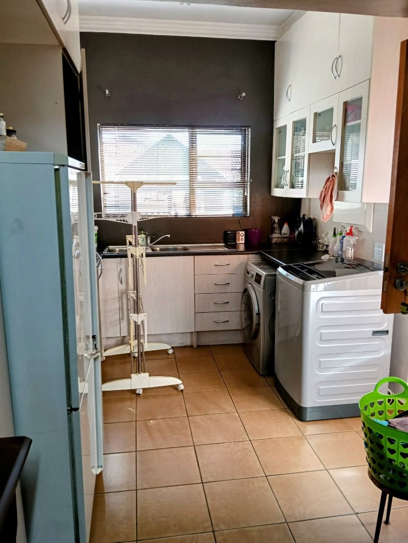5 Bedroom Property for Sale in Amberfield Manor Gauteng