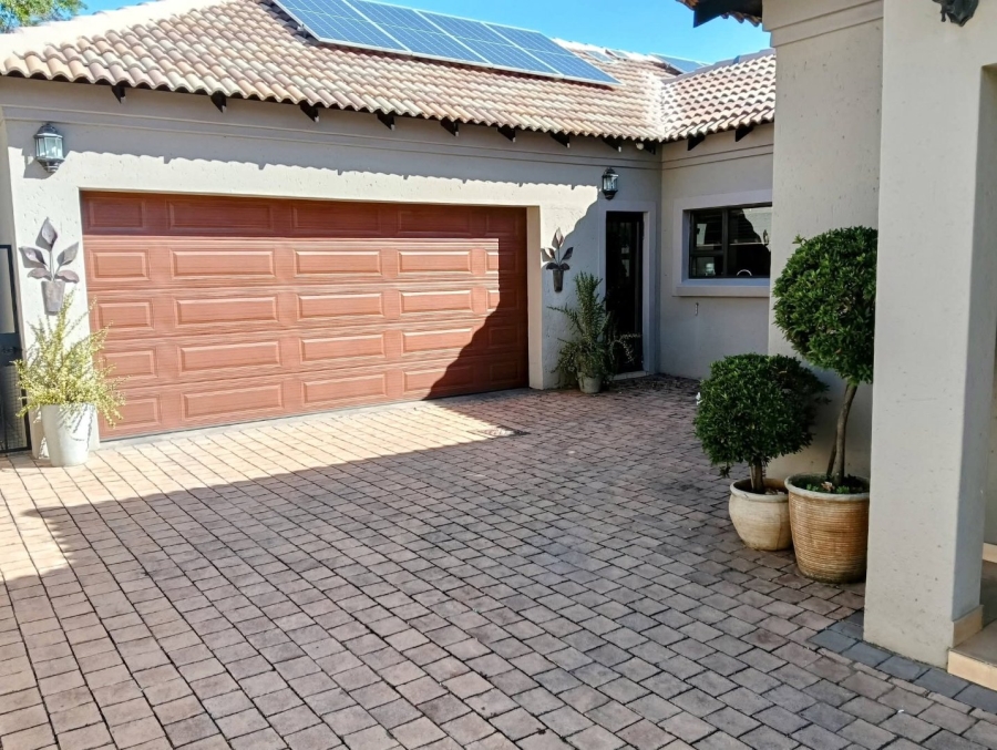 5 Bedroom Property for Sale in Amberfield Manor Gauteng