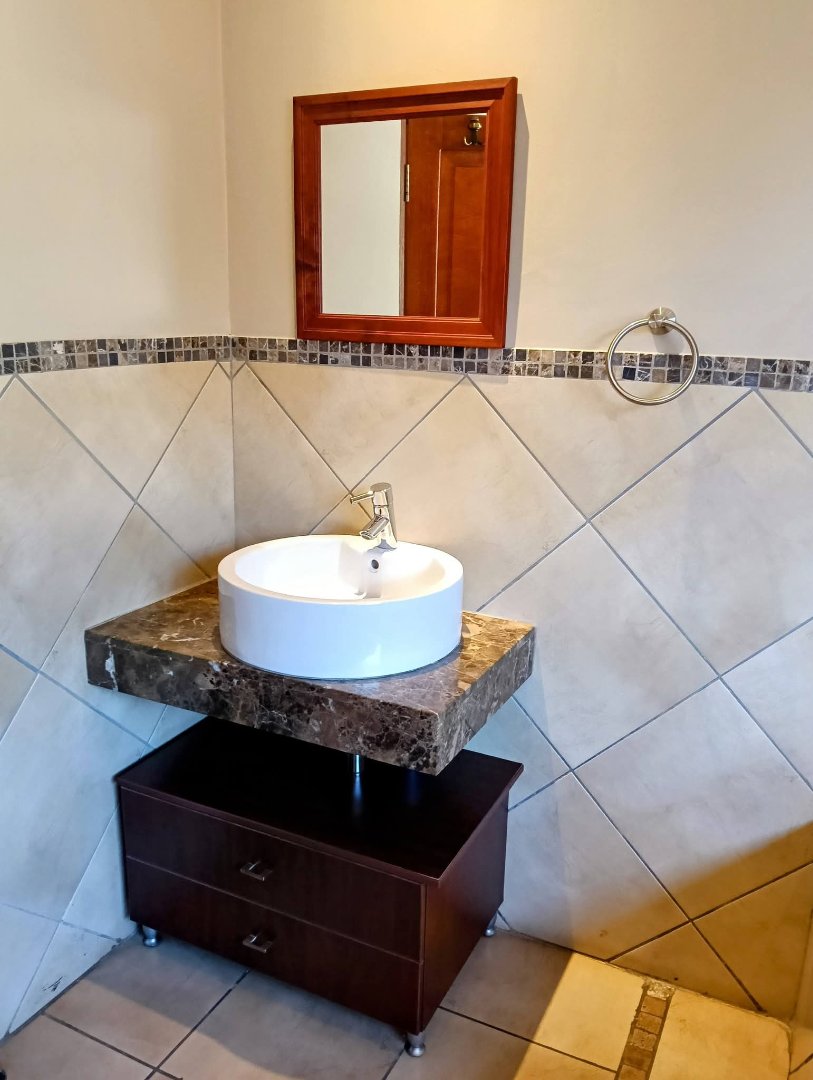 5 Bedroom Property for Sale in Amberfield Manor Gauteng