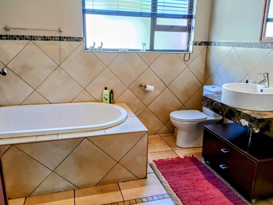 5 Bedroom Property for Sale in Amberfield Manor Gauteng