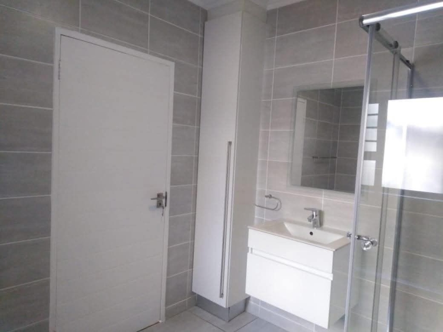 To Let 3 Bedroom Property for Rent in Waterfall Gauteng